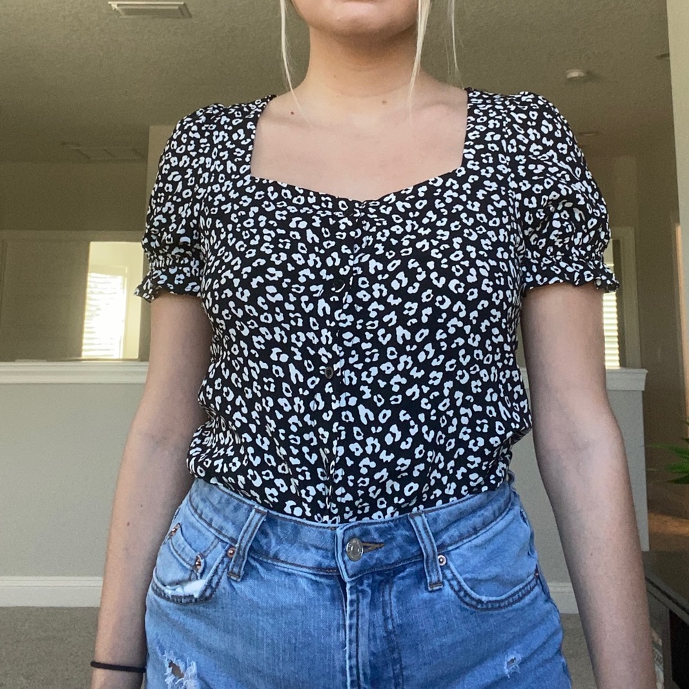 Black and White leopard print top